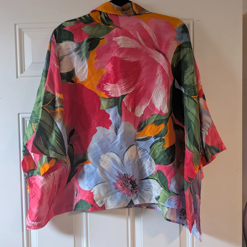 ✨ 5 For $50 Vintage Silk Vibrant Floral Oversized Button Up Size S - Picture 5 of 6